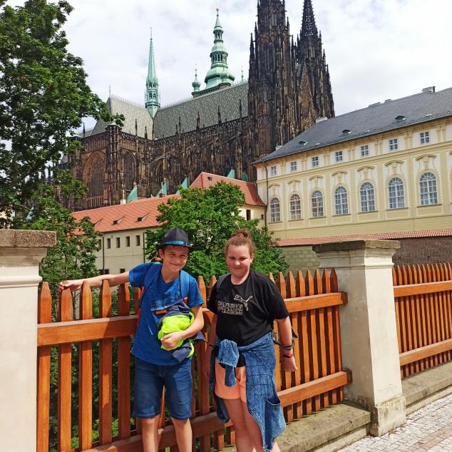 Pražský hrad s Toníkem a Maruškou